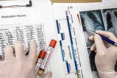 doctor-detects-diagnosis-in-a-child-s-lung-affecte-2023-11-27-05-35-29-utc.jpg